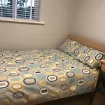 Cheerful 4 Bedroom Town House With Bbq,