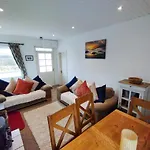 Cosy Cottage By The Sea