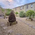 Trendy Westend Apartment - One Bed