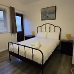 Trendy Westend Apartment - One Bed