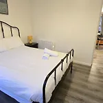 Trendy Westend Apartment - One Bed
