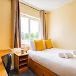 72 - Large Three Bed Apartment With Parking