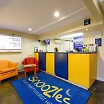 Snoozles Quay Street Tourist Hostel