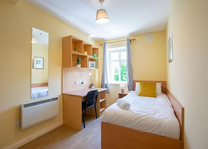88 - Spacious Townhouse By Shortstays