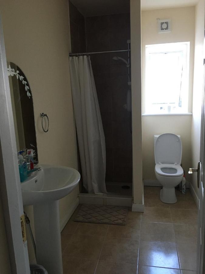 Double & Twin Rahoon Homestay *