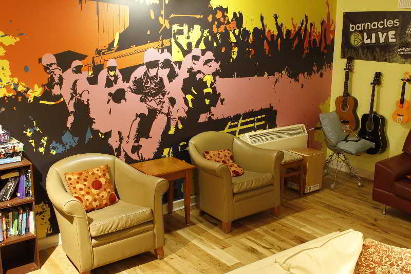 Hostel Snoozles Quay Street Tourist Galway