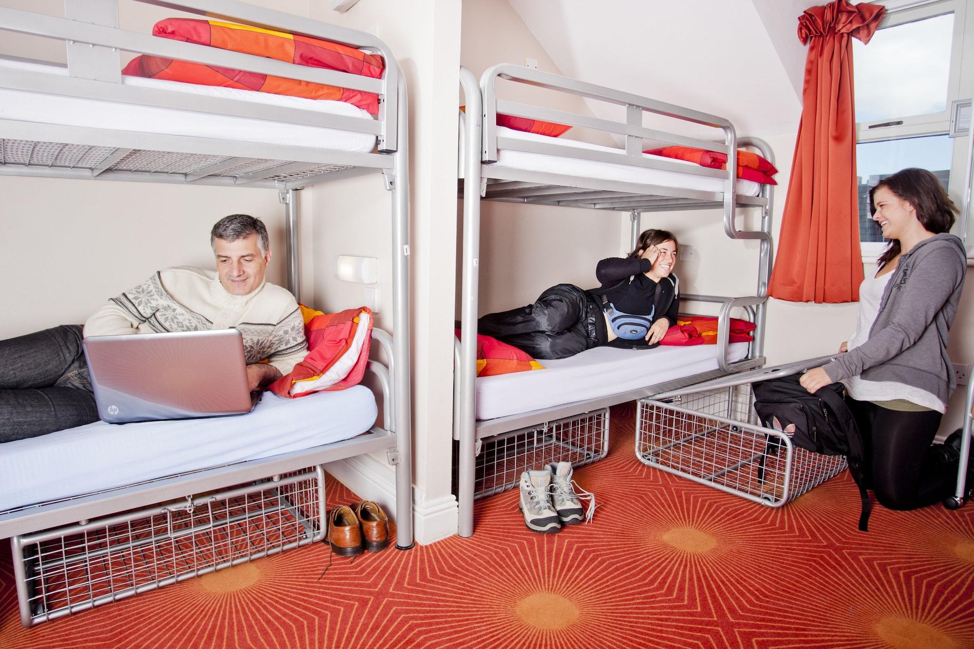 Hostel Snoozles Quay Street Tourist