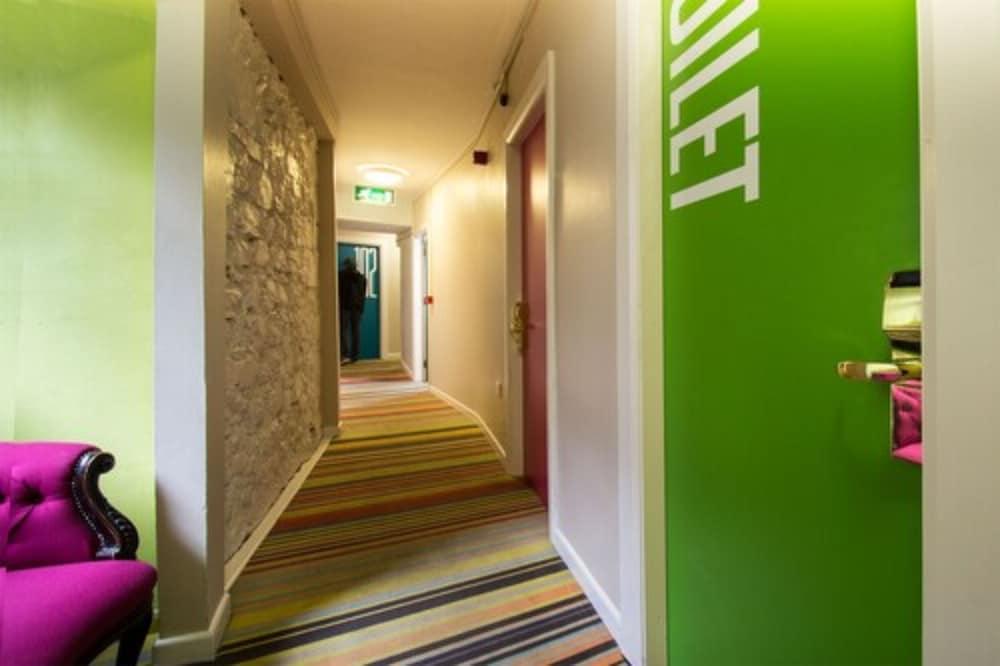 Snoozles Quay Street Tourist Hostel Galway