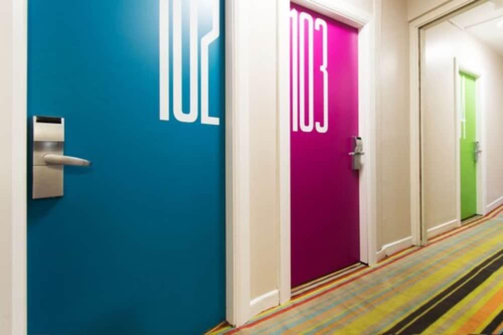 Snoozles Quay Street Tourist Hostel Galway