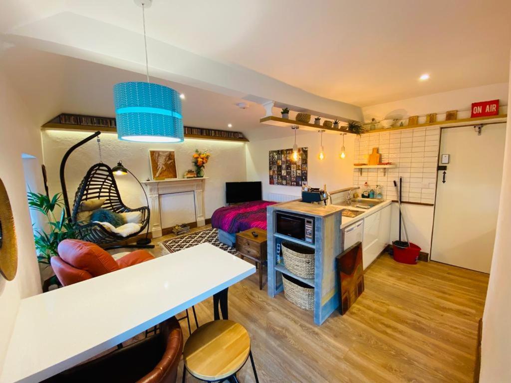 3 Bed Apartment/explore The Area/enjoy Our Pub Apartment *