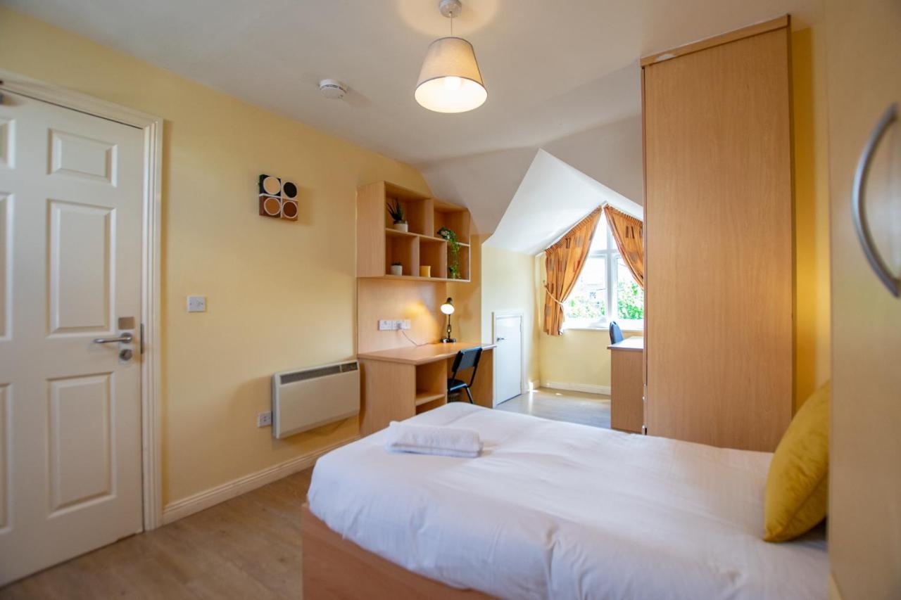 137 - The Townhouse At Gort Na Coiribe By Shortstays Holiday home *