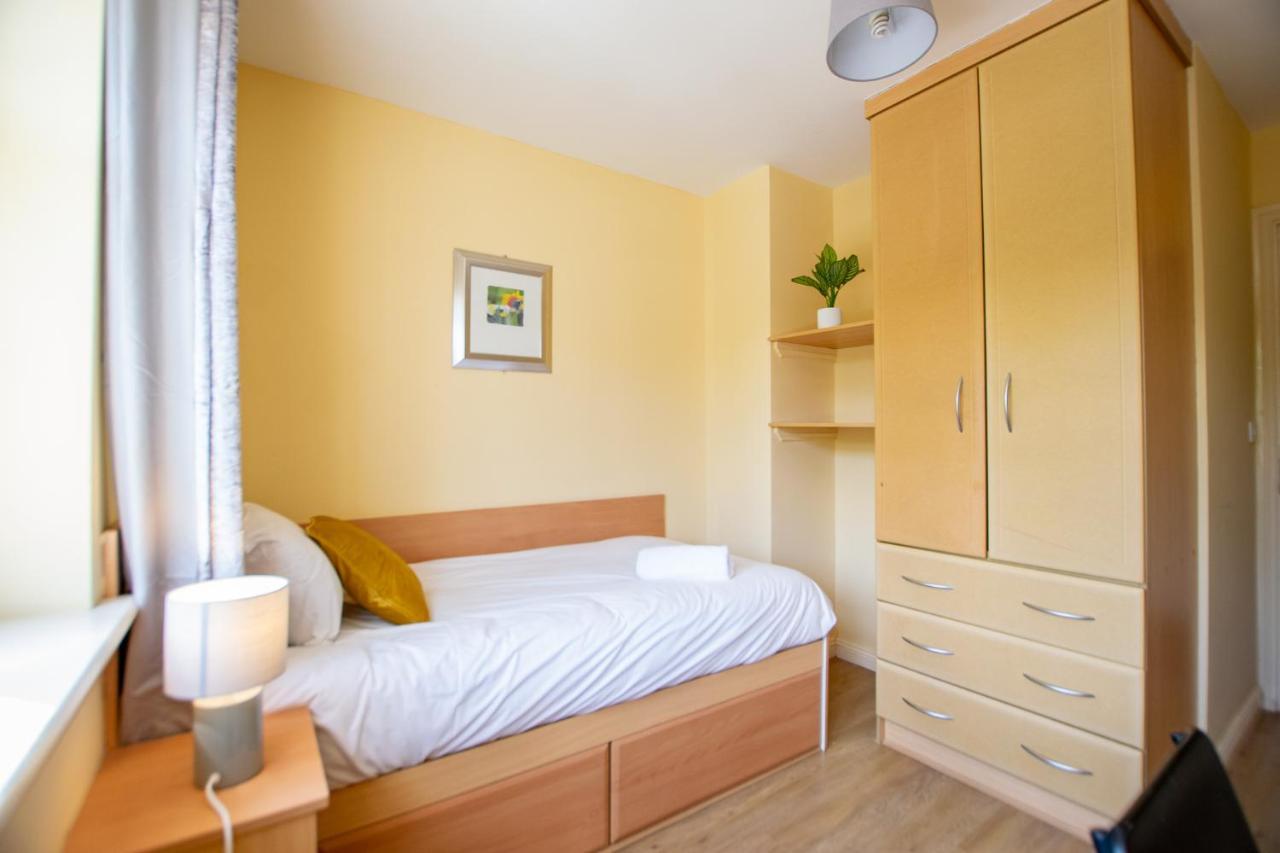 137 - The Townhouse At Gort Na Coiribe By Shortstays Holiday home *