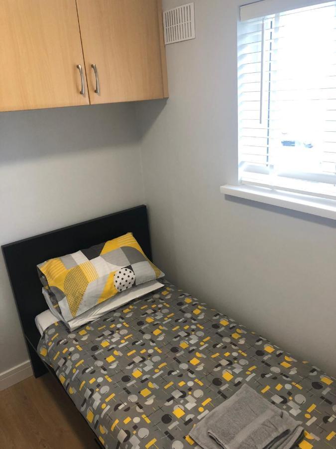 Cheerful 4 Bedroom Town House With Bbq, Holiday home