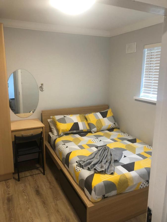 Cheerful 4 Bedroom Town House With Bbq, Holiday home Galway