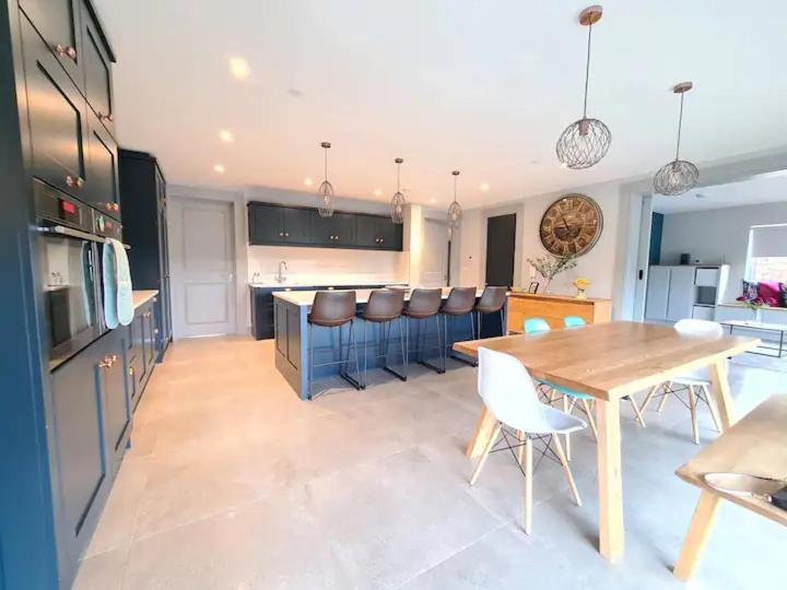 Exquisite Luxury - Sleeps 10 *