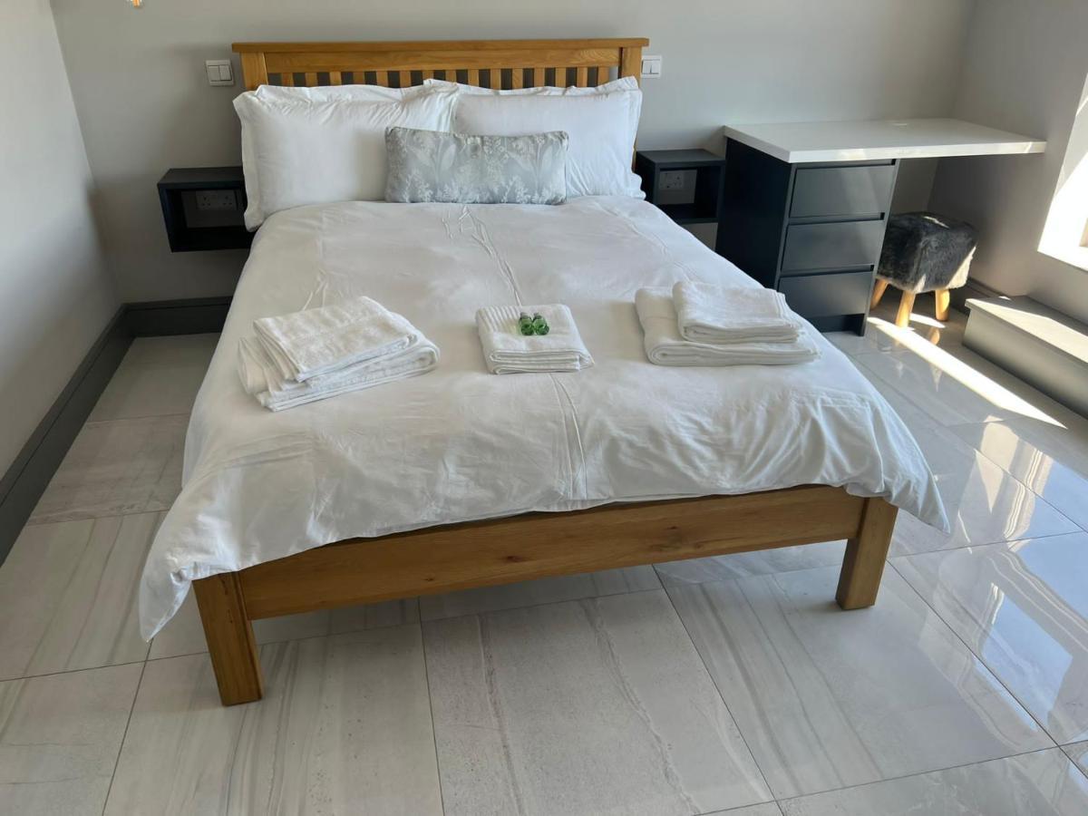 Exquisite Luxury - Sleeps 10 Villa Galway