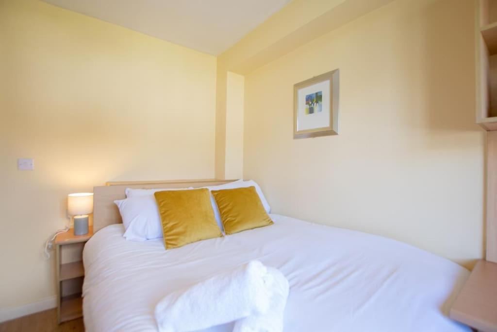 90 - Roomy Townhouse By Shortstays Holiday home *