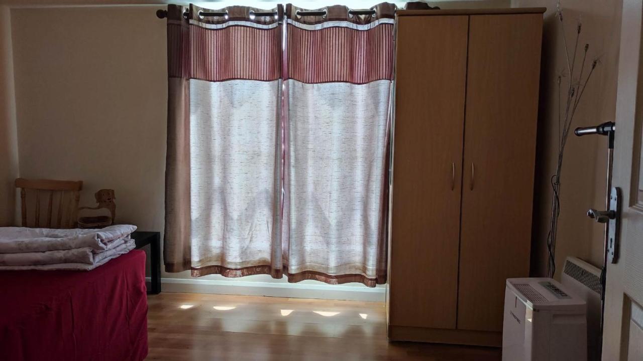 Homestay Budget-friendly Self-serve Lodging