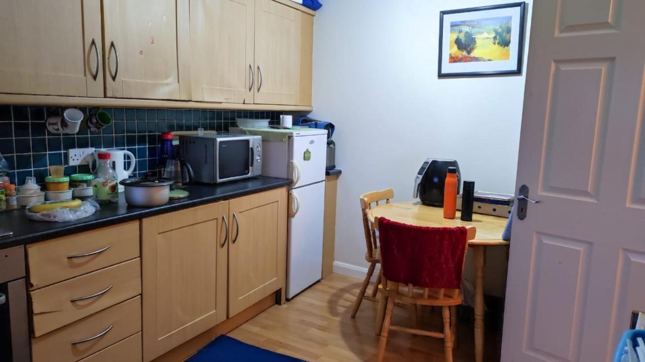 Budget-friendly Self-serve Lodging Homestay Galway