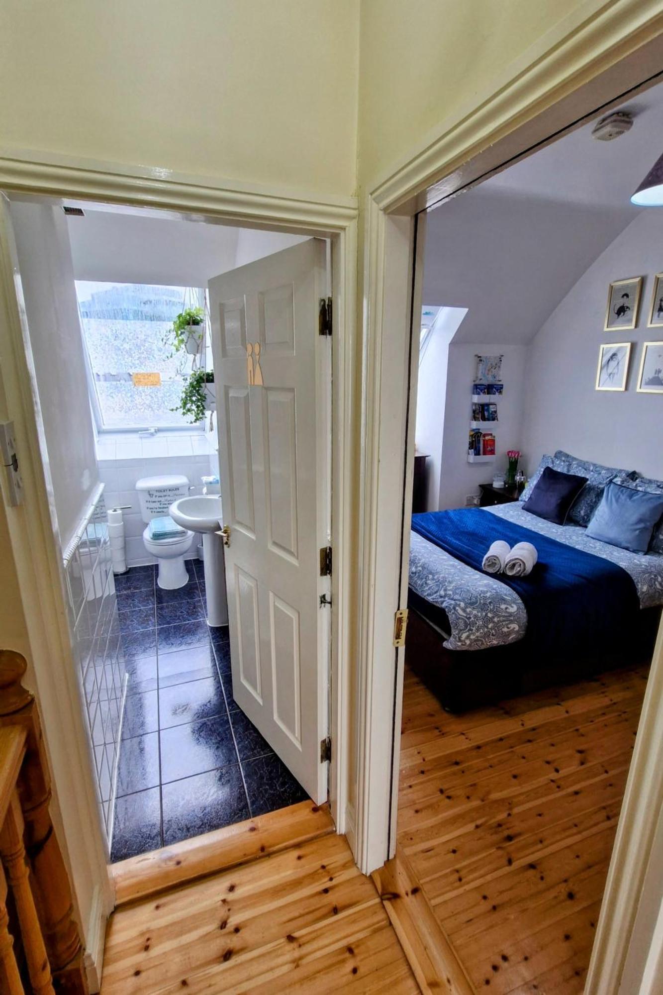 Private Double Bedroom In Front Of The Port - Homestay