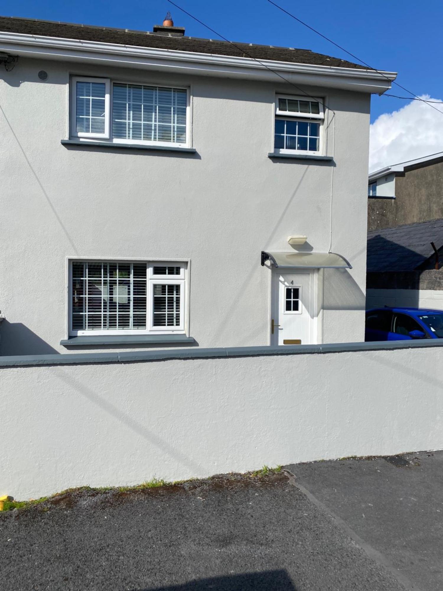 Cheerful 4 Bedroom Town House With Bbq, Holiday home *