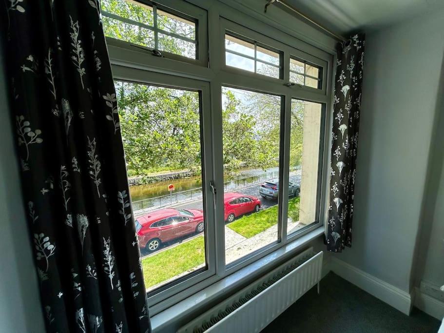 Apartment At Granny's, 4 Bed Terrace On Iconic Canal