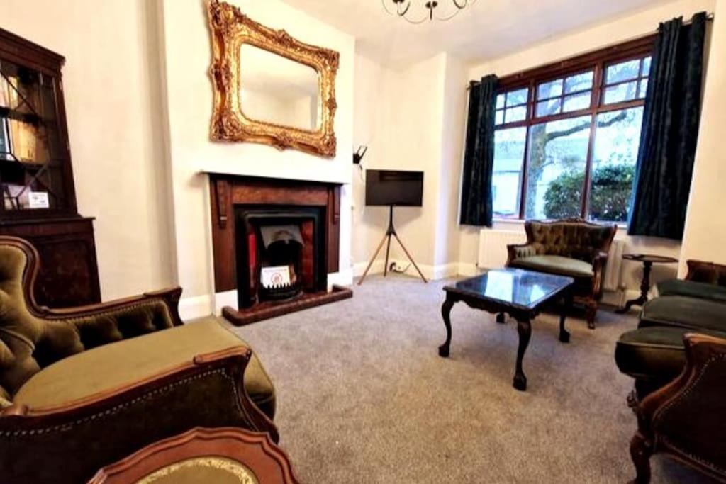 At Granny's, 4 Bed Terrace On Iconic Canal Apartment