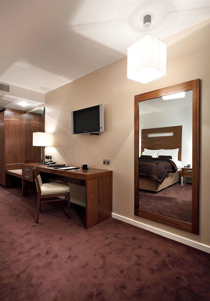 Clayton Hotel 4*