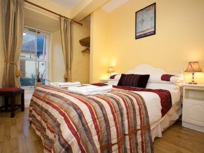 Snoozles Quay Street Tourist Hostel