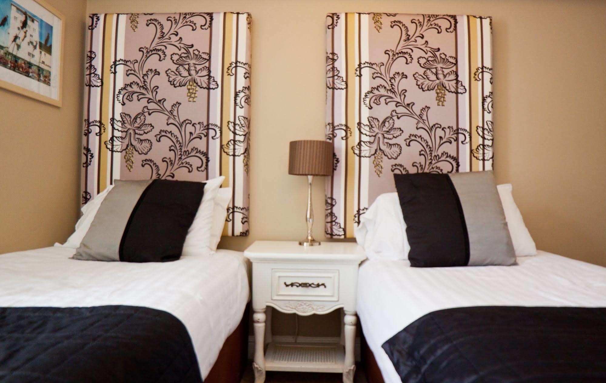 Hotel 7 Cross Street 4*
