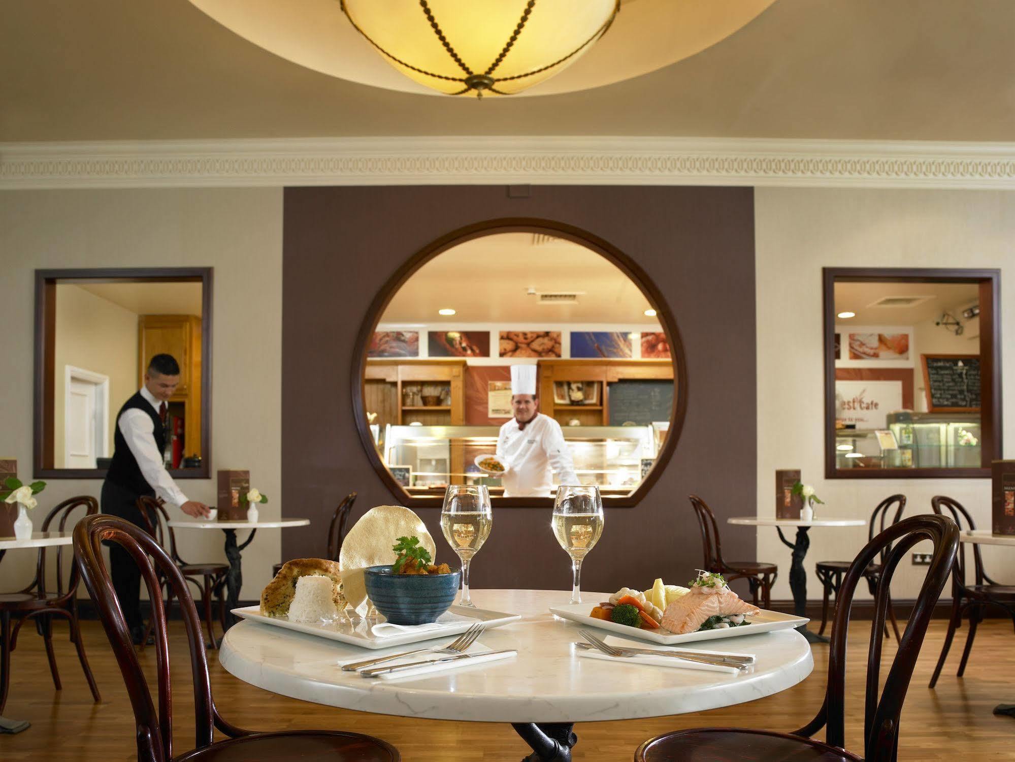 Hotel Bay Conference & Leisure Centre 4*