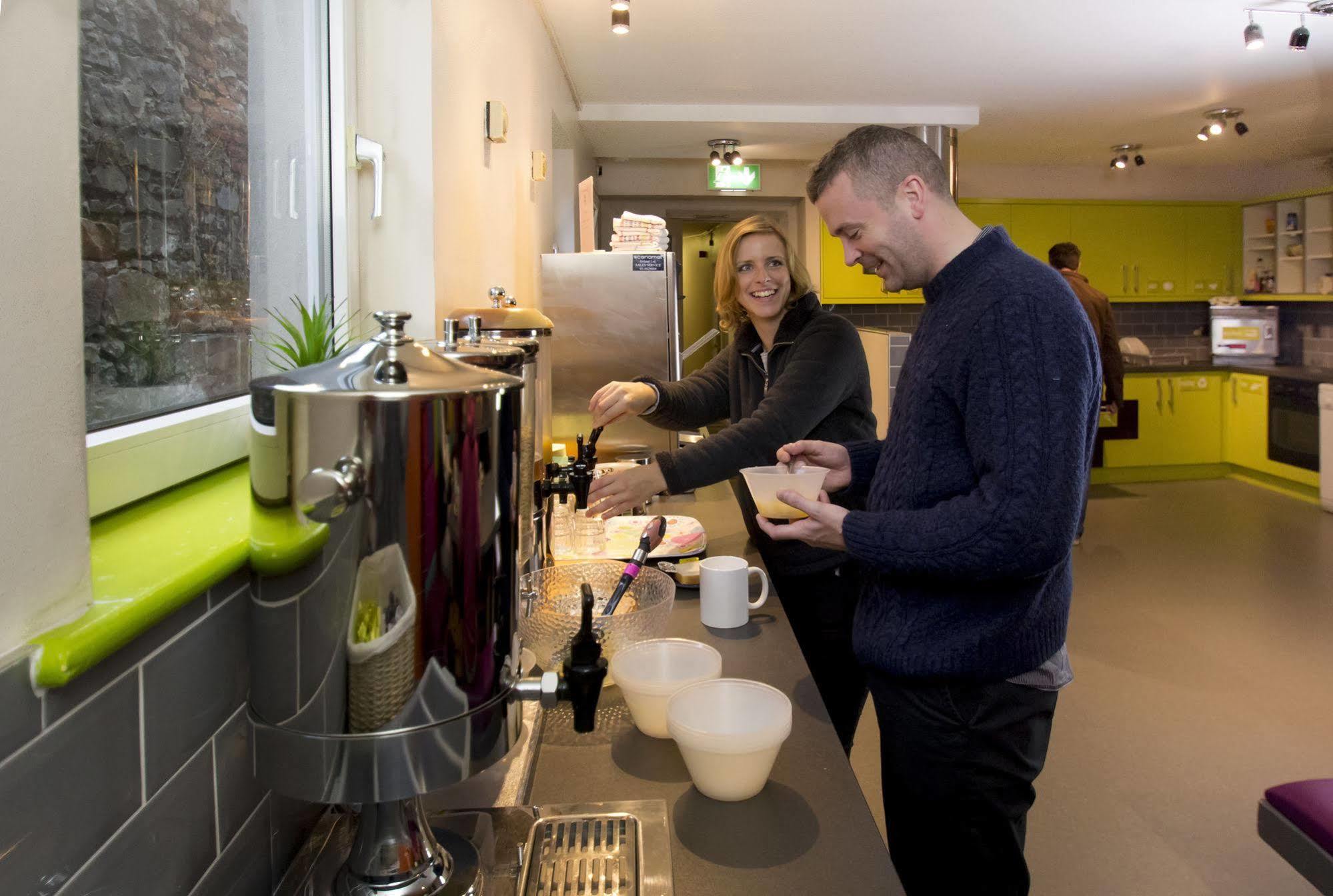 Hostel Snoozles Quay Street Tourist Galway