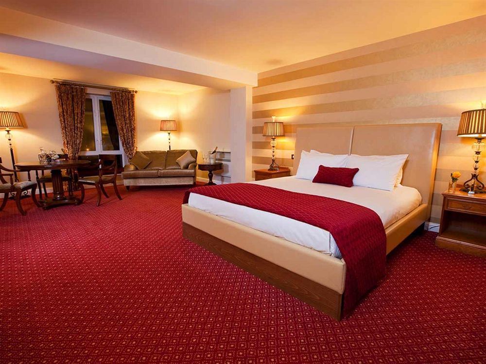 Hotel Bay Conference & Leisure Centre 4*