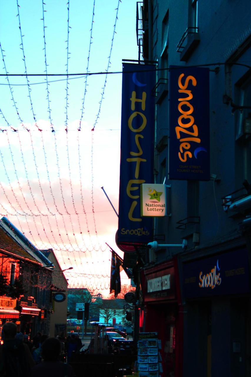 Hostel Snoozles Quay Street Tourist