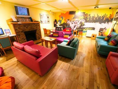 Hostel Snoozles Quay Street Tourist Galway