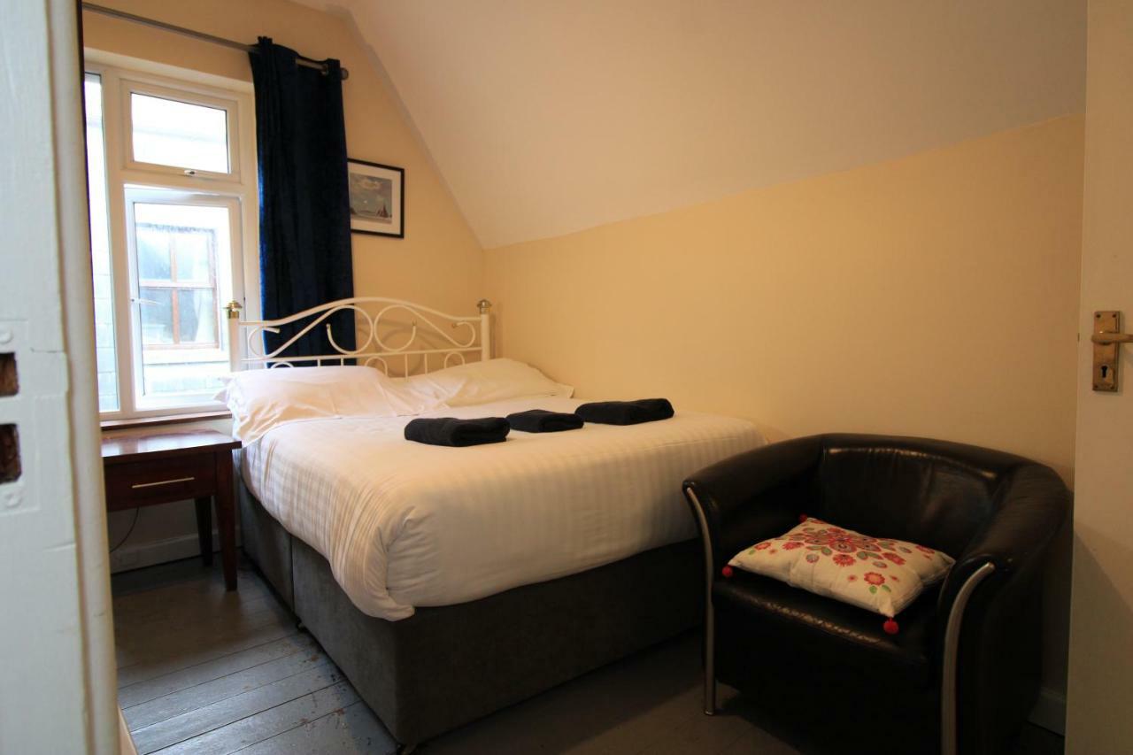 Hostel Snoozles Quay Street Tourist
