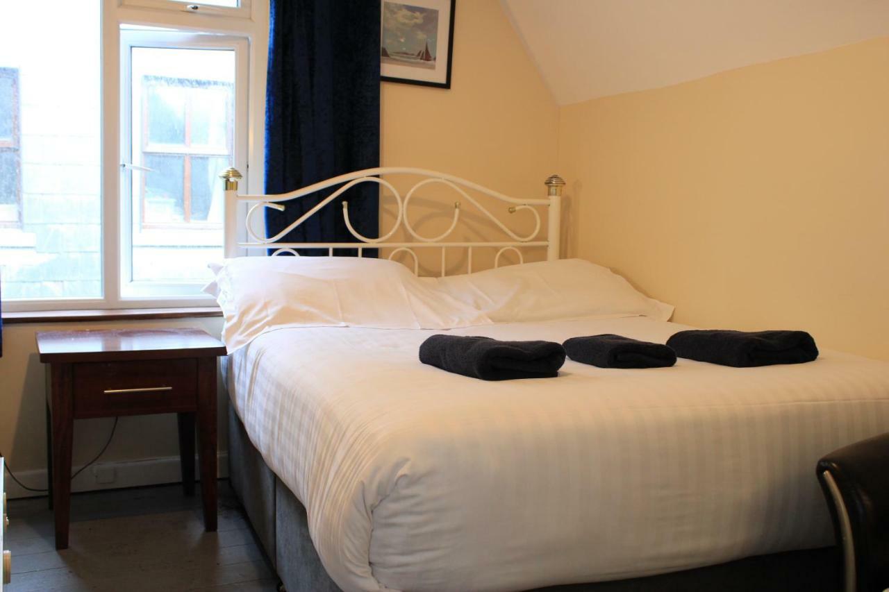 Hostel Snoozles Quay Street Tourist