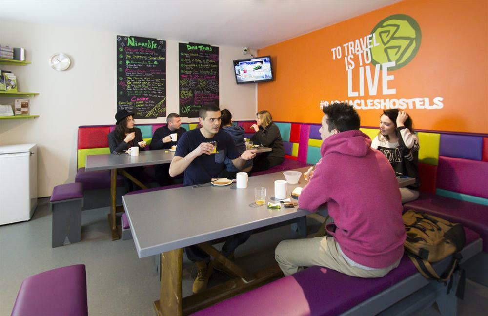 Snoozles Quay Street Tourist Hostel Galway