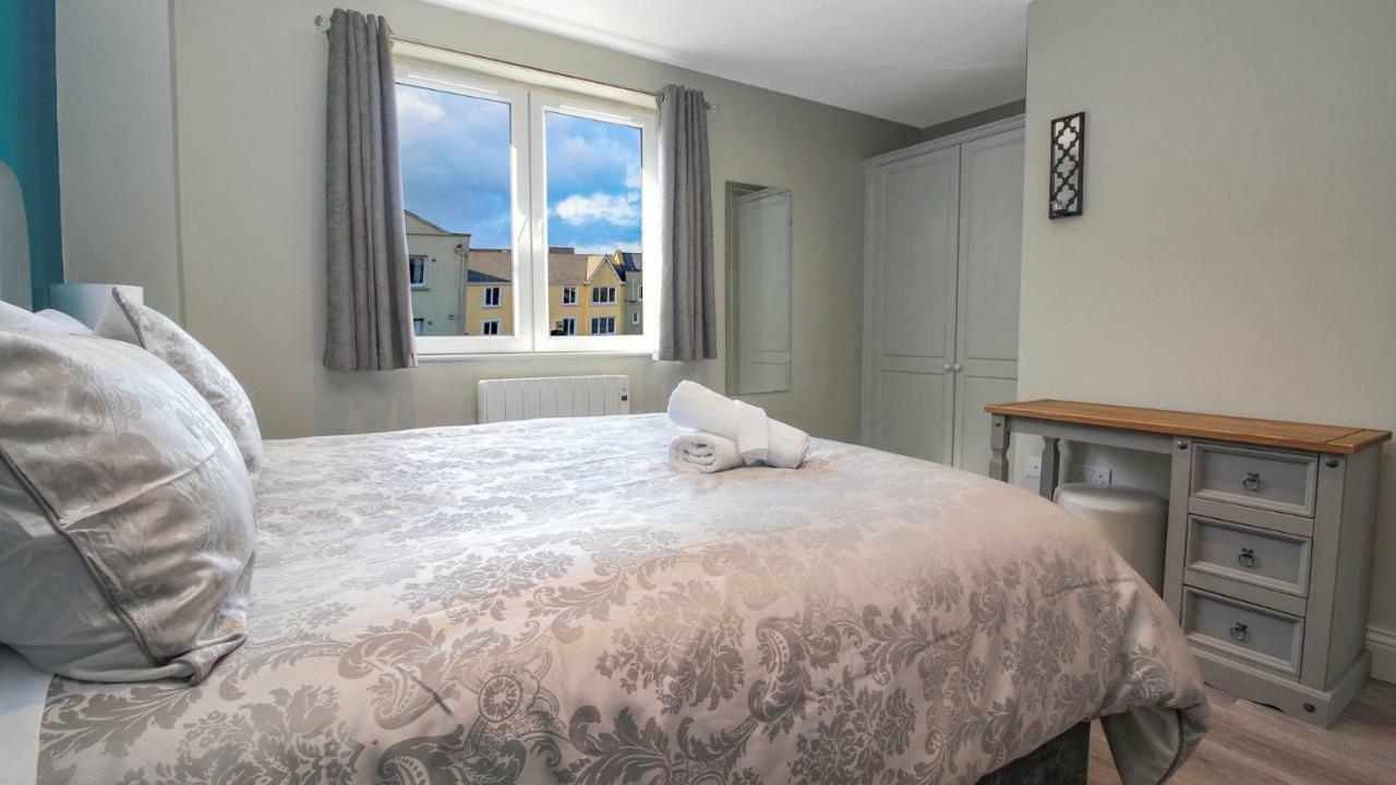 Executive Harbour Suites D