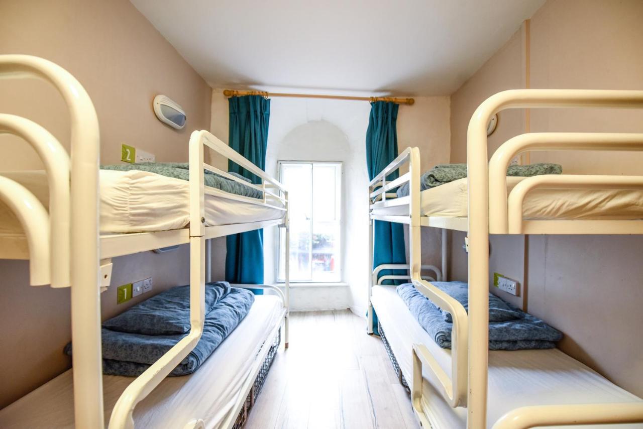Hostel Snoozles Quay Street Tourist
