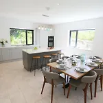 Luxury 6 Bedroom Spiddal Villa, Jacuzzi, Balcony