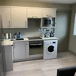 Small,Smart,Tidy 2 Bed Apartment