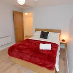 The Red Keep Fab Location - Two Bed - Two Bathrooms -Townhouse