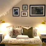 Connemara. 3 Bedroom, 8 Bed, Holiday Home
