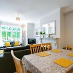 105 - Lovely Townhouse By Shortstays