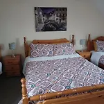 Cloonboo Lodge With Tours Sleeps 12