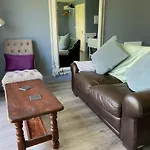 The Cosy Studio By The Shore