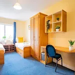 84 - Three Bed Apt By Shortstays