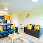 84 - Three Bed Apt By Shortstays