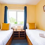 84 - Three Bed Apt By Shortstays